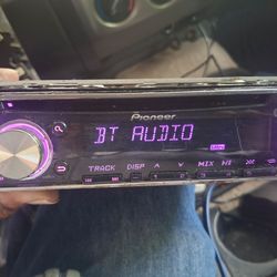 STEREO PIONEER CD AUX USB BLUETOOTH CAMBIA DE DIFERENTES COLORES GOOD CONDICIÓN ABLO ESPAÑOL