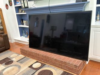 LG 75" Television : Excellent Condition