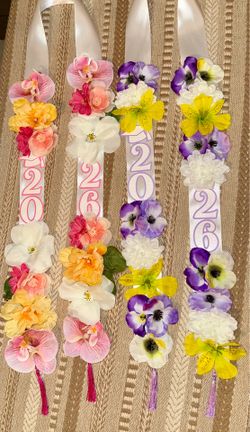 Graduation flower lei