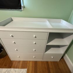 Fufu&Gaga white Changing Table Dresser