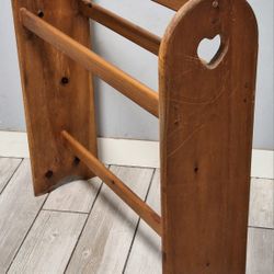 VINTAGE SOLID WOOD QUILT RACK WITH HEART CUTOUTS - 32" TALL 