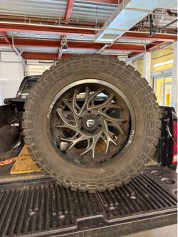 Set of 4 Fuel rims with tires