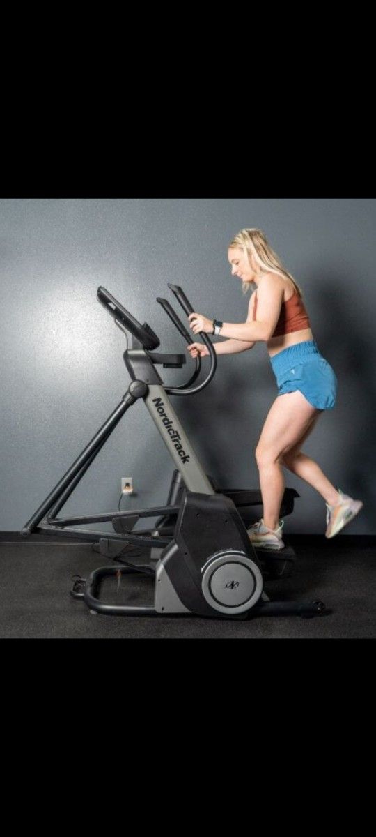 Elliptical- NordicTrack FS7I FreeStride Elliptical Trainer - Black