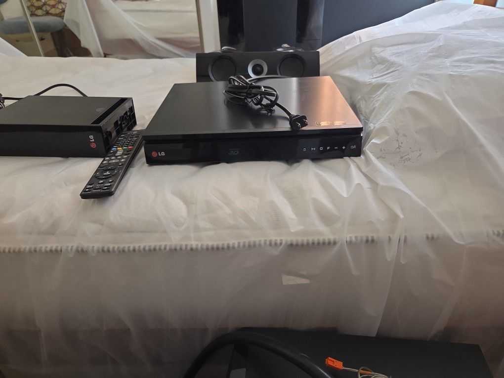 LG SURROUND SOUND SYSTEM 5.1 BH 6830SW