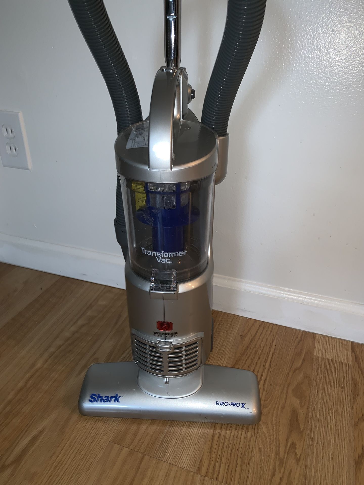 euro-pro shark EP602 transformer deluxe bagless stick vacuum