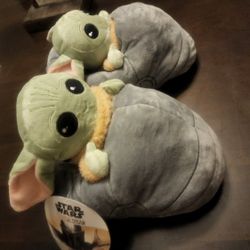Women's Size 11-12 Baby Yoda Slippers