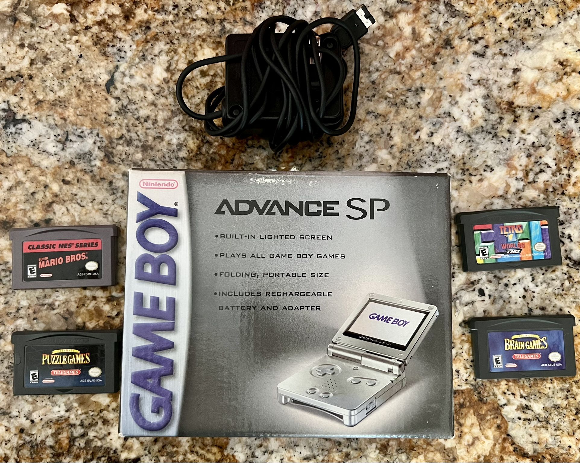 Mint Gameboy Advance SP + 4 Games