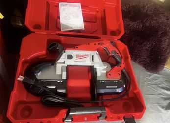MILWAUKEE BAND SAW  11 Amp Deep Cut Band Saw with Hard Case