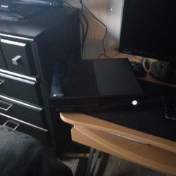 Black Xbox One 512GB And Comes With a Black Controller 
