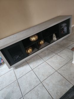 Tv stand 70"
