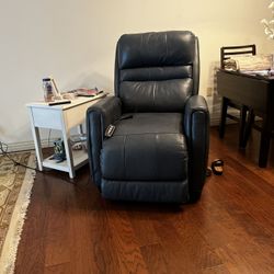 (CAN DELIVER) Leather Zero Gravity Electric Recliner Perfect Condition
