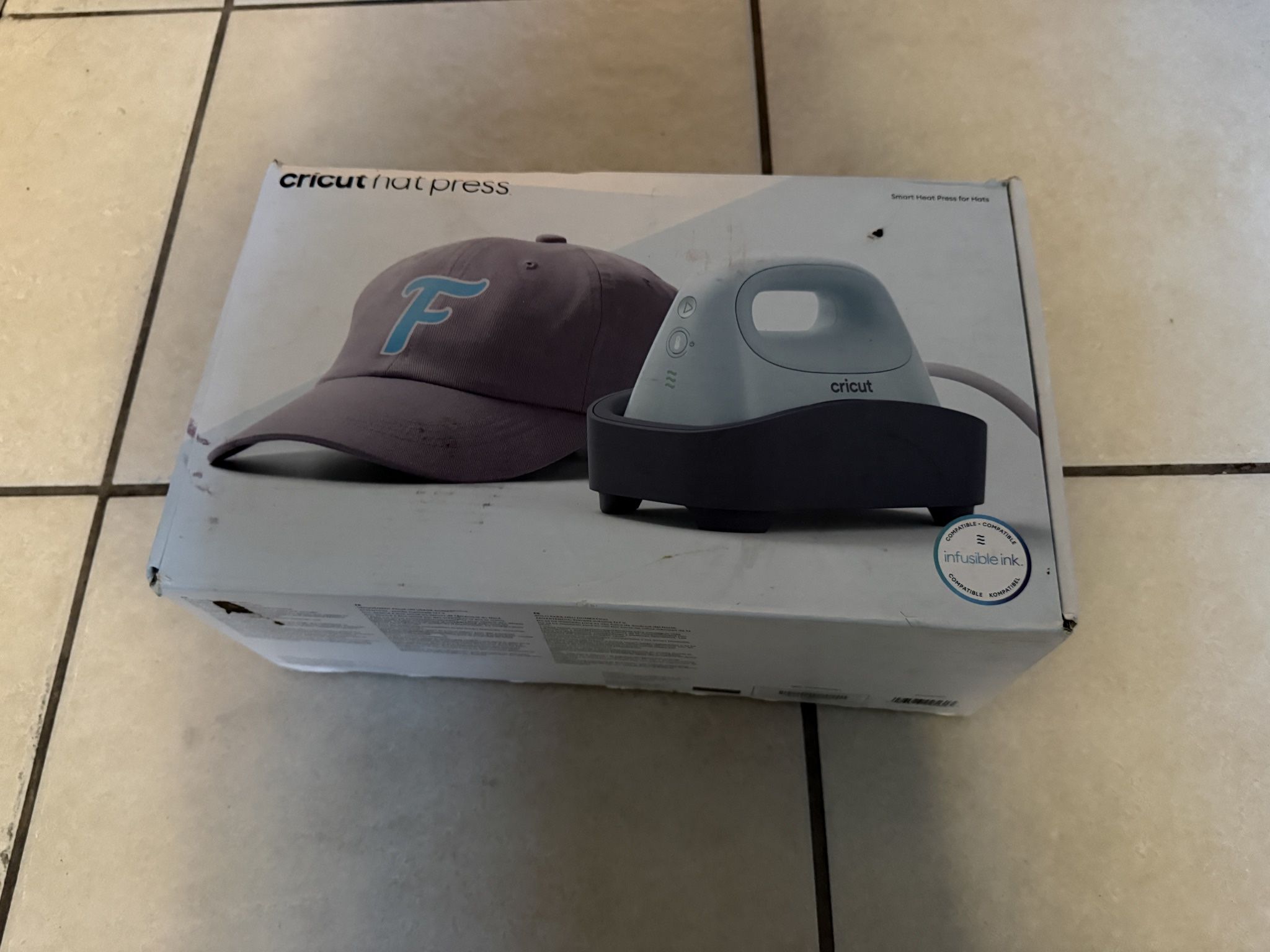 Cricut Hat Press + 12 Blank Hats (Black & Green Brims)