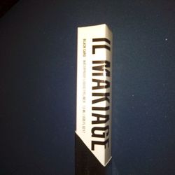 IL Makiage Waterproof Liquid Eyeliner- Black Card