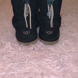 Cute Girls Black UGGS Sz 4