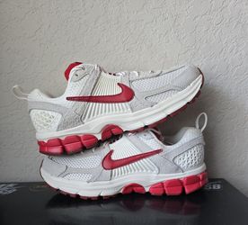 Nike Vomero Sail Crimson University Red (6y)