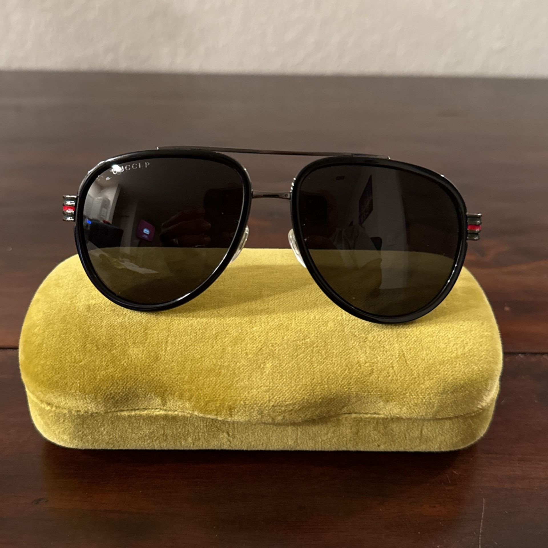 Unisex Gucci Aviator Sunglasses. MINT Condition