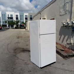 GE top freezer Refrigerator 