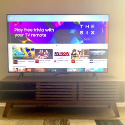 Samsung 55” QLED TV + Modern TV Stand – Excellent Condition