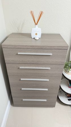 5 Drawer Tall Dresser