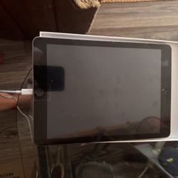 iPad (5th Generation). 32GB
