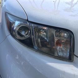 Headlight Clenaing Service