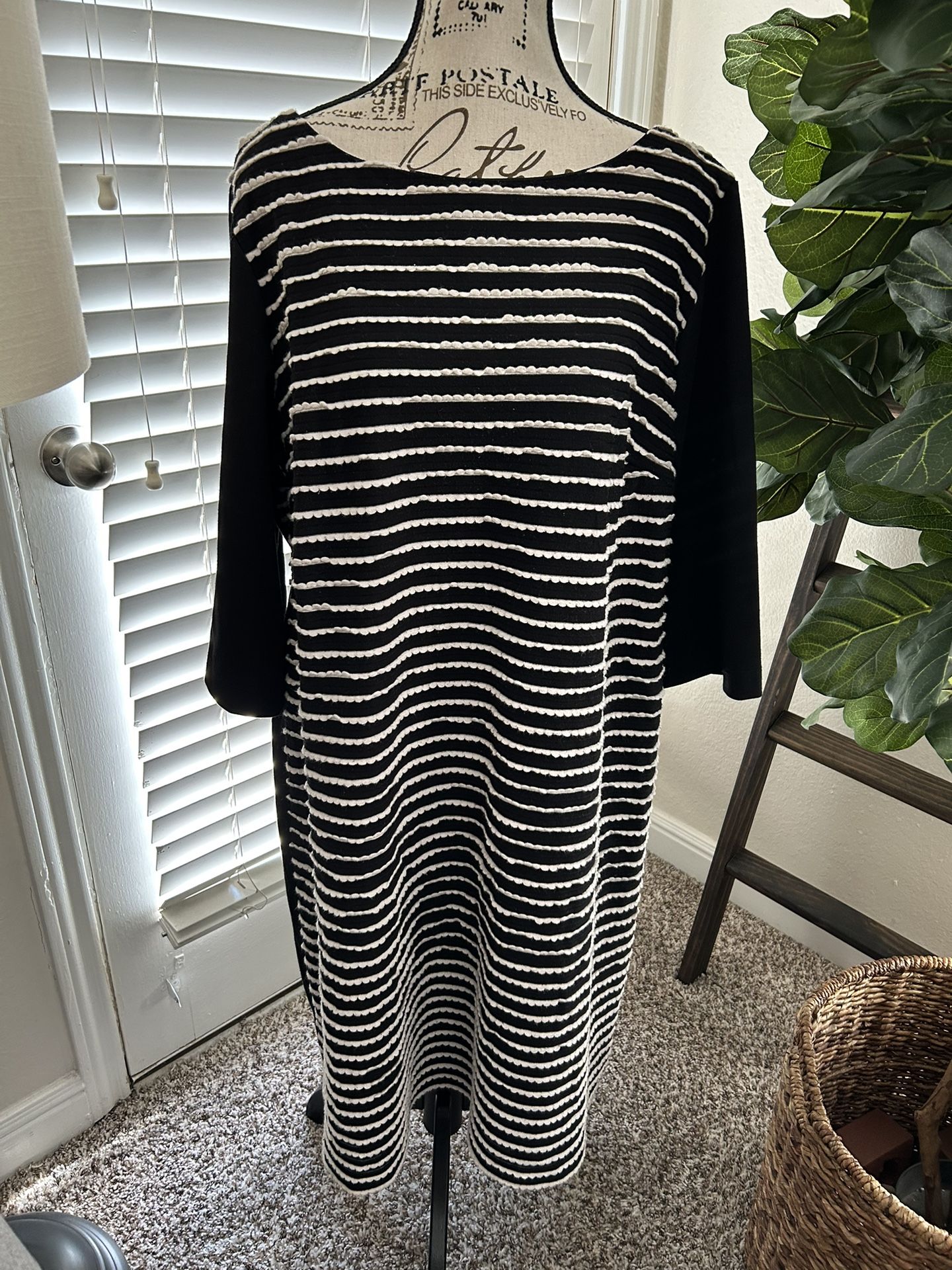 Women’s black dress Mid Size/plus Size 