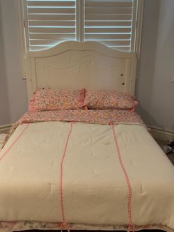 Bow Headboard queen or full size