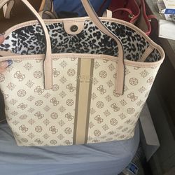 GUESS PURSE 