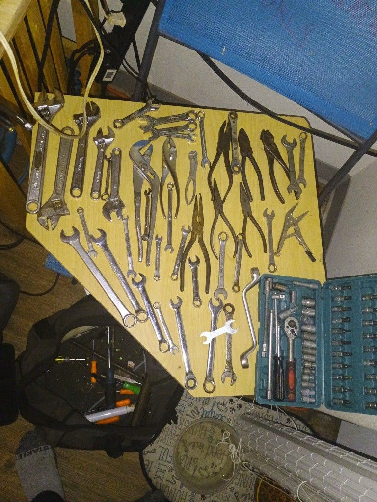 80 Piece Tools And Bag