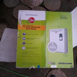 Water Heater Brand New Rheem $100