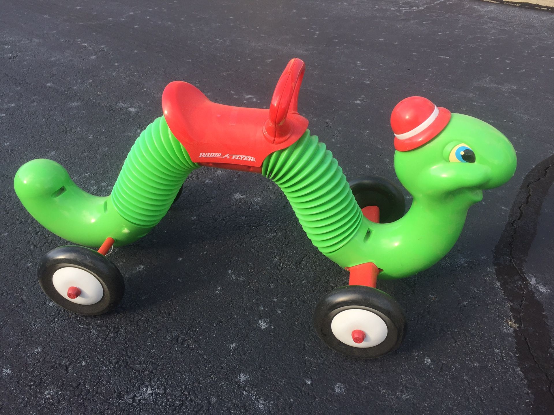 RADIO FLYER GREEN INCHWORM BOUNCING KIDS RIDING TOY INCHWORM
