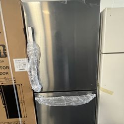 Refrigerator Hisense 31”.1 New 
