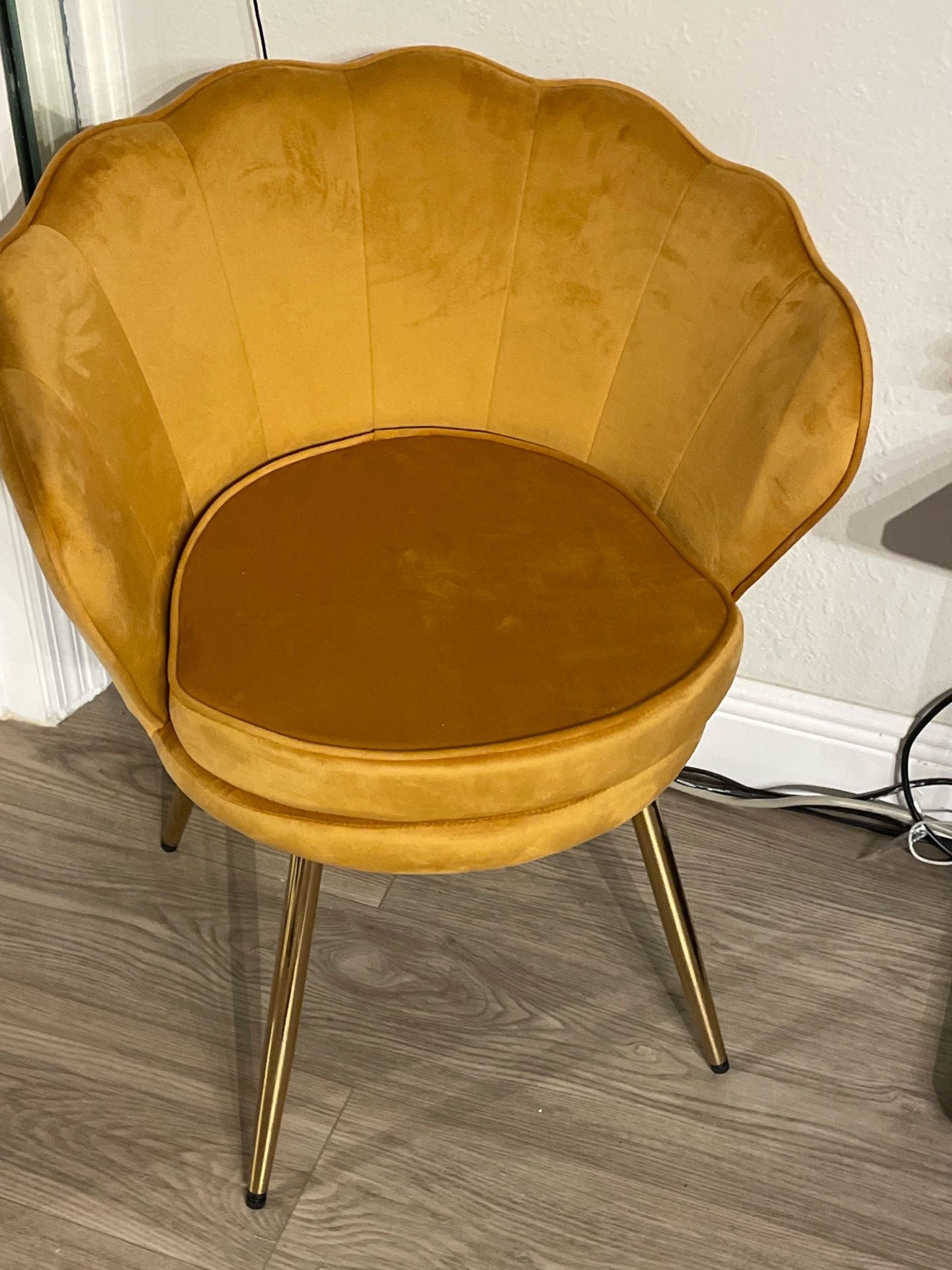 2 gold seashell chair