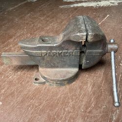 Vintage Parker 63 1/2 swivel bench vise
