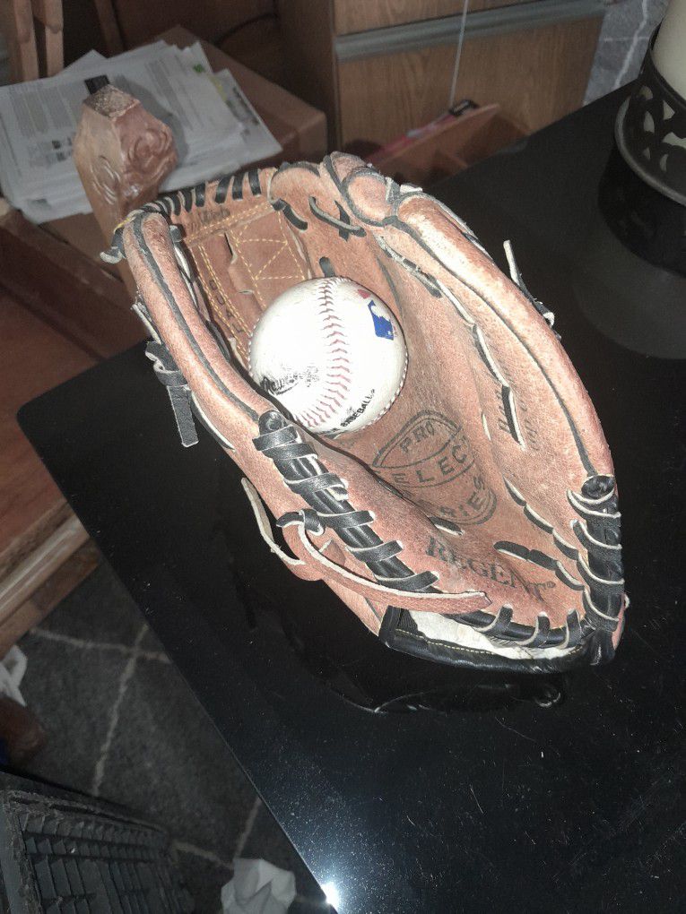 Leather Baseball Glove