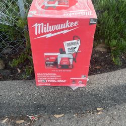 Milwaukee Cordless Sprayer 