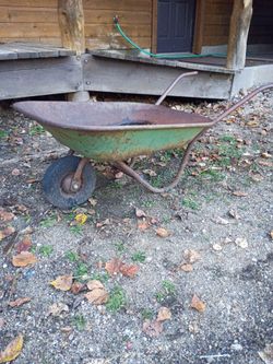 Mid 20th century vintage/rustic wheelbarrow 🔥