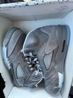 Wolf Grey Jordan 5 Size 7Y/8.5W
