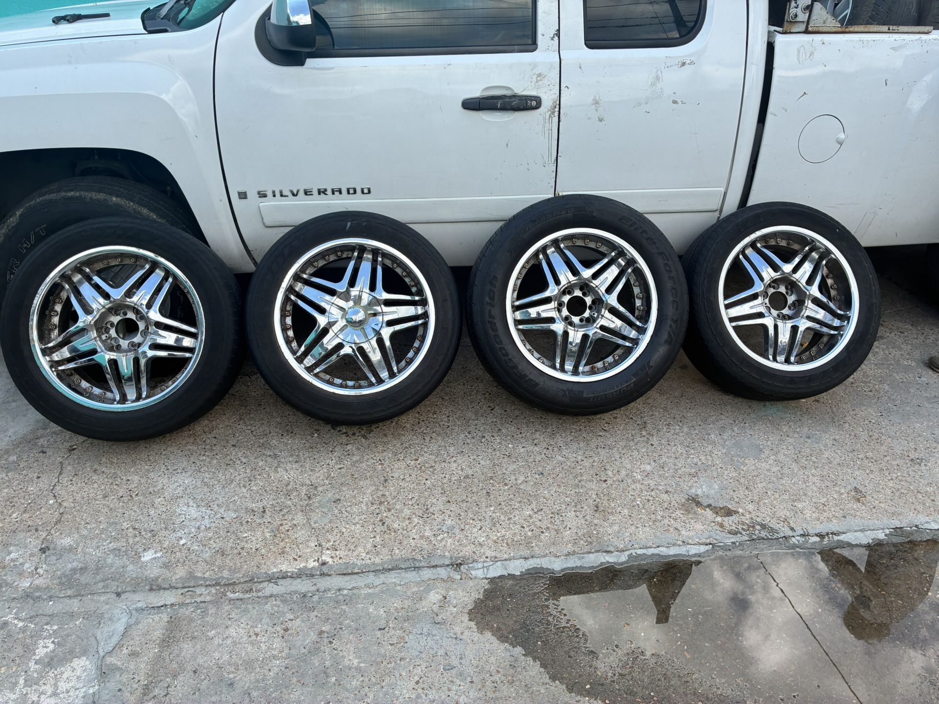 20 Inch Universal 6 Lug Rims for Sale in Houston, TX - OfferUp