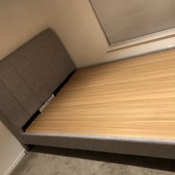 Northridge Home Piper Glen Queen Upholstered Bed (Slightly Used, Like New Condition)