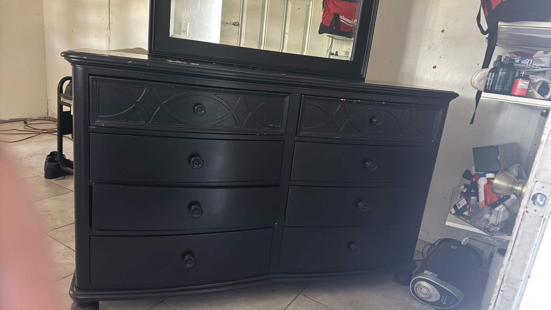 8 Cabinet Dresser