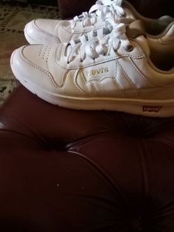 Levi's tennis shoes