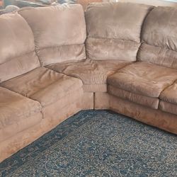 SECTIONAL COUCH