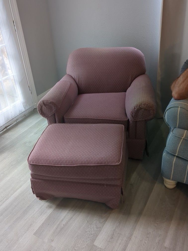Chair With Ottoman 