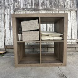 Cubicle / Shelf