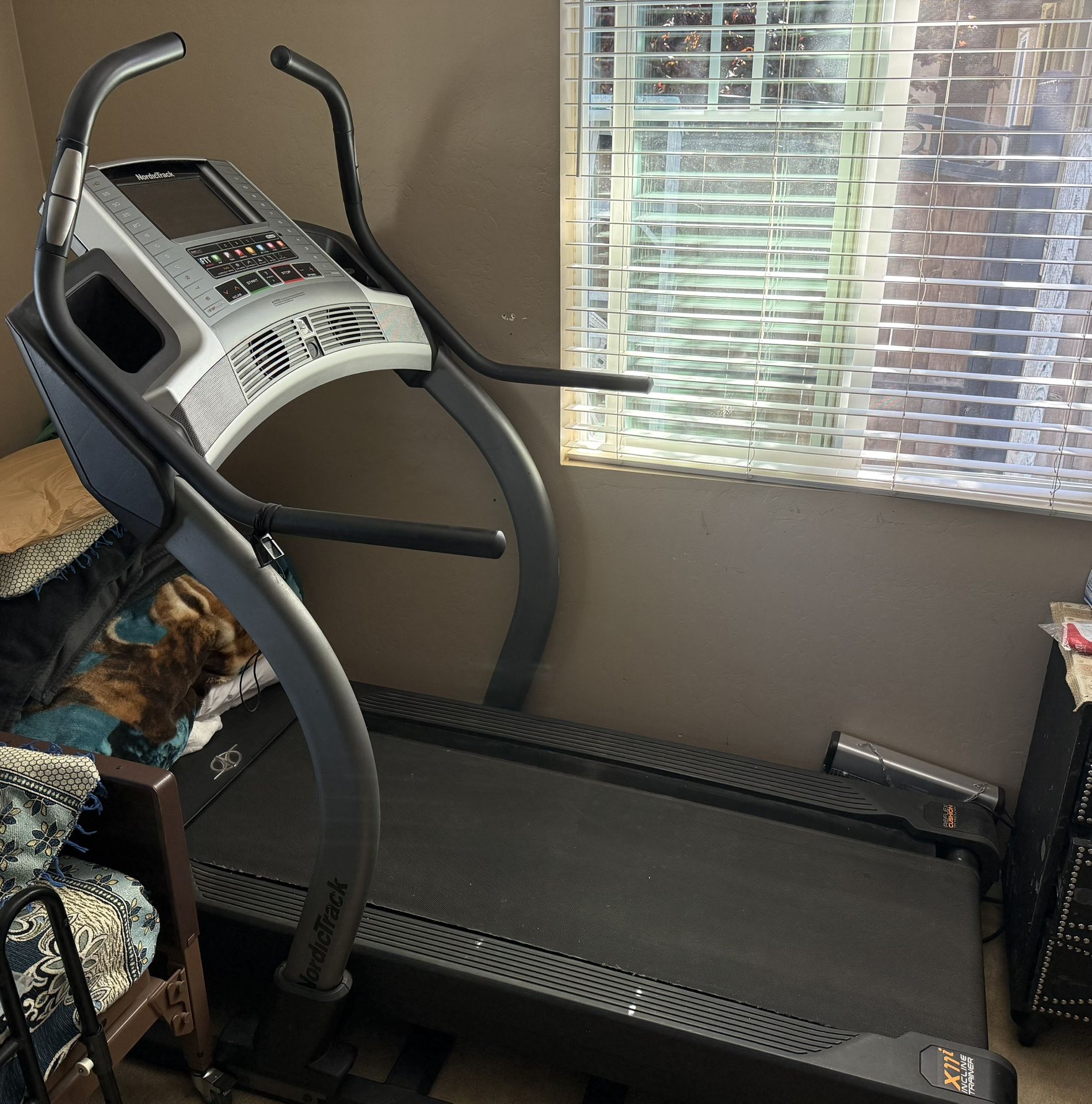 Nordictrack Treadmill X11i $400 READ DESCRIPTION