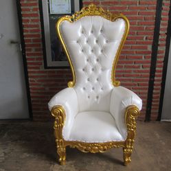 WHITE THRONE CHAIR 