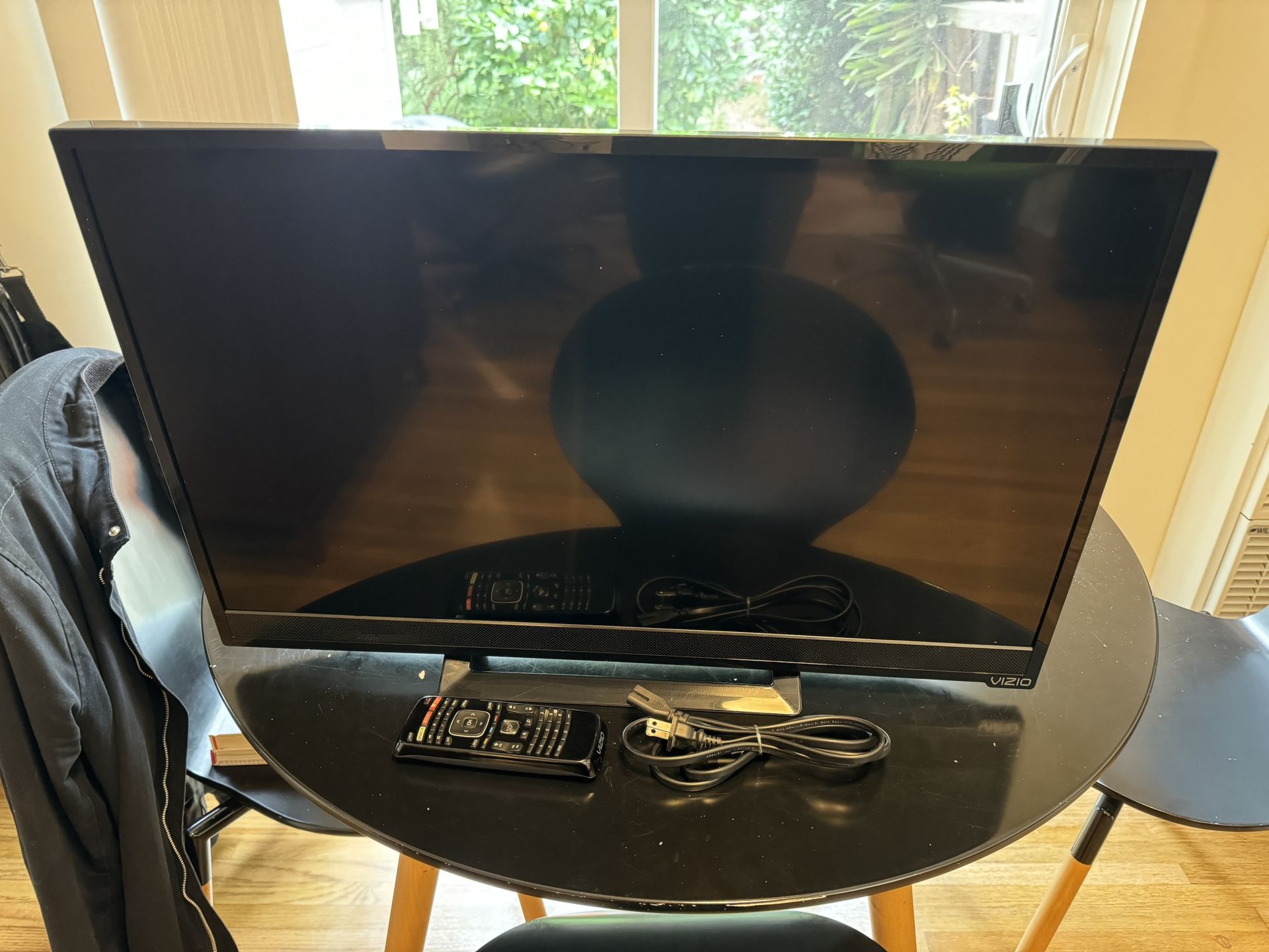 27" 720p Vizio smart TV w/ Remote and power cord