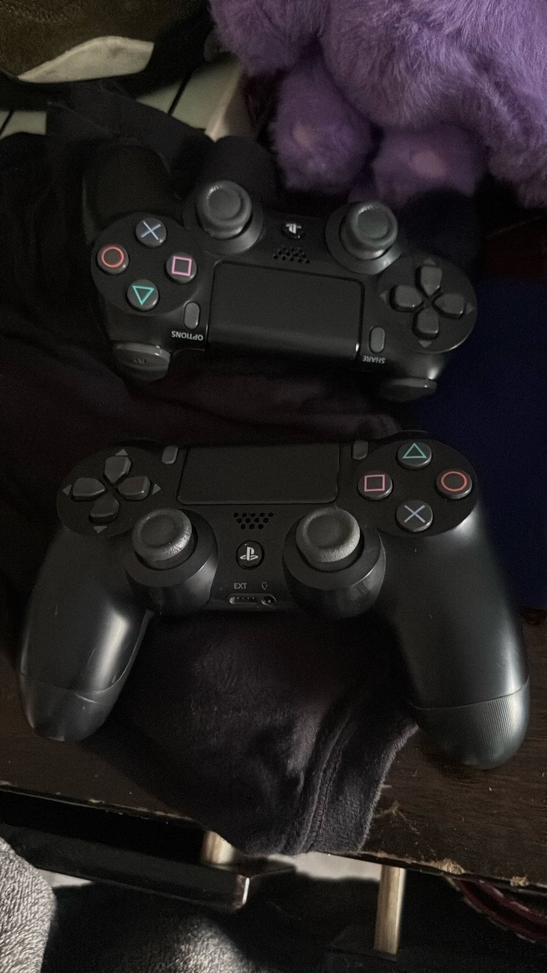 Ps4 Controllers And Headphones