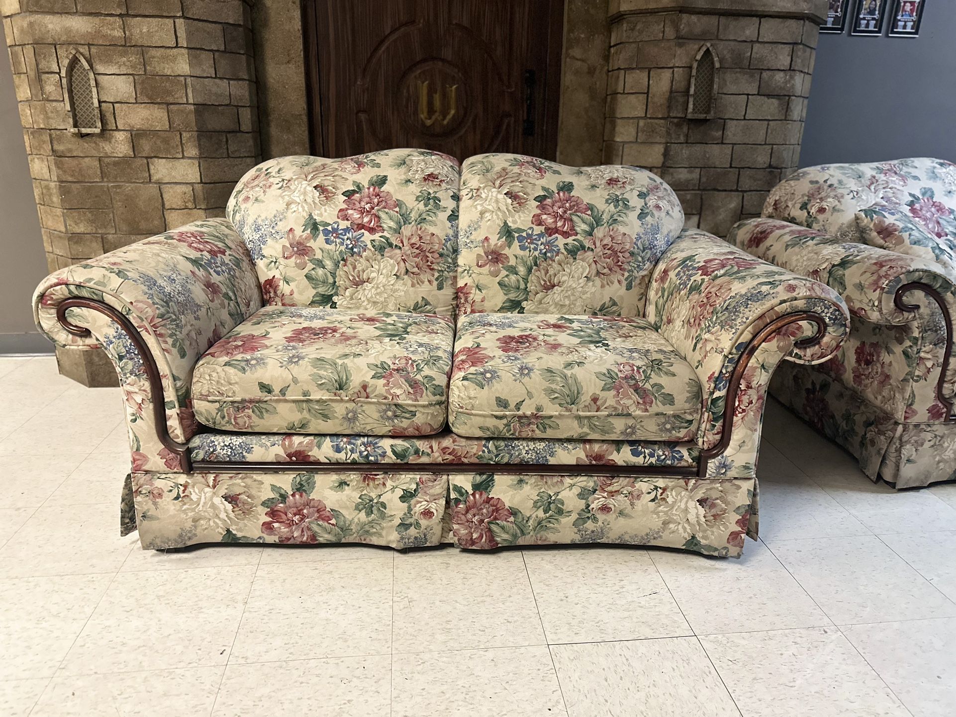 Shabby Chic - Couch Bed & Loveseat 